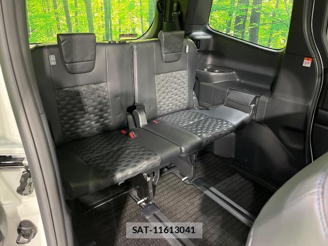 Toyota VOXY 2023-10 7811745-10