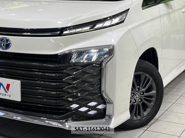 Toyota VOXY 2023-10 7811745-13
