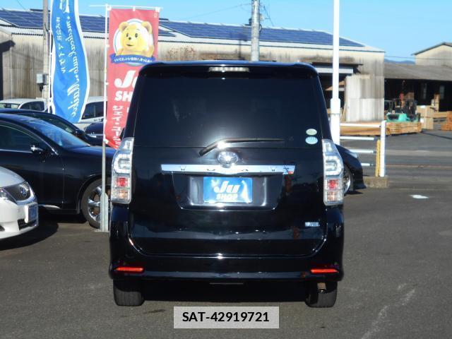 Toyota VOXY 2011-11 7812061-1