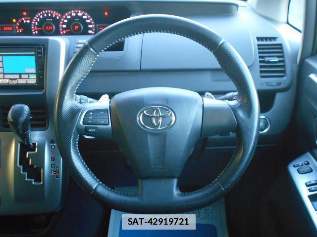 Toyota VOXY 2011-11 7812061-17