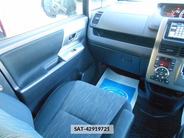 Toyota VOXY 2011-11 7812061-19