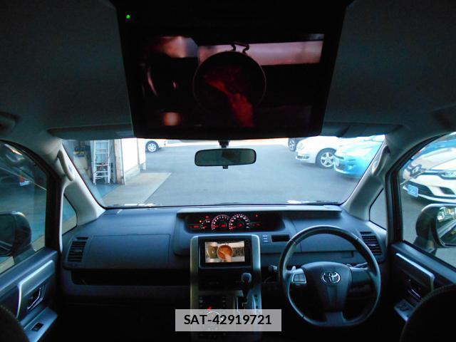 Toyota VOXY 2011-11 7812061-2