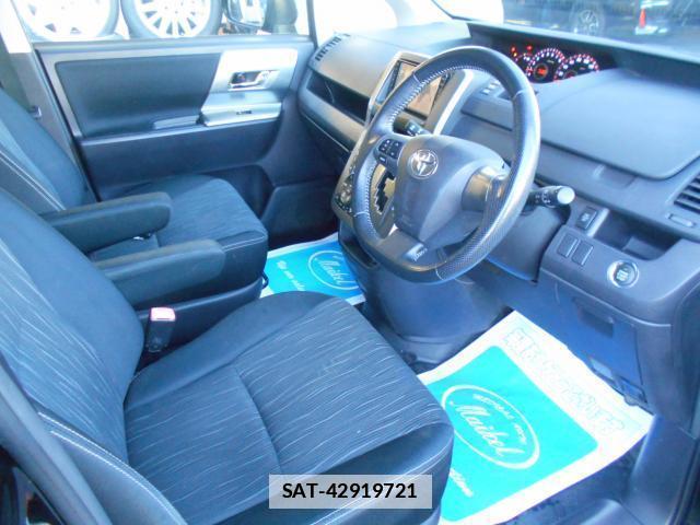 Toyota VOXY 2011-11 7812061-6