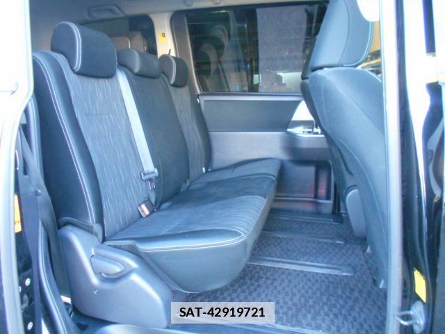 Toyota VOXY 2011-11 7812061-7