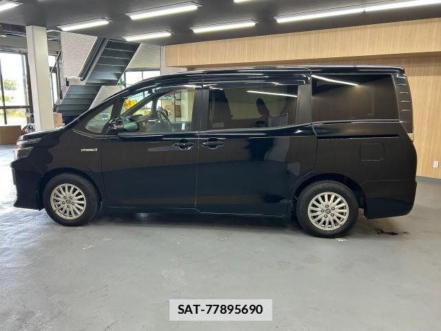 Toyota VOXY 2014-07 7812085-2