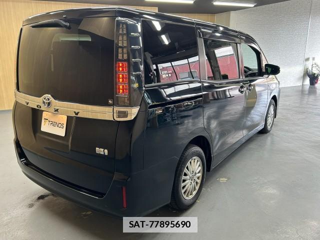 Toyota VOXY 2014-07 7812085-3