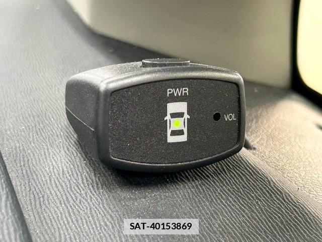 Toyota VOXY 2013-11 7812087-12