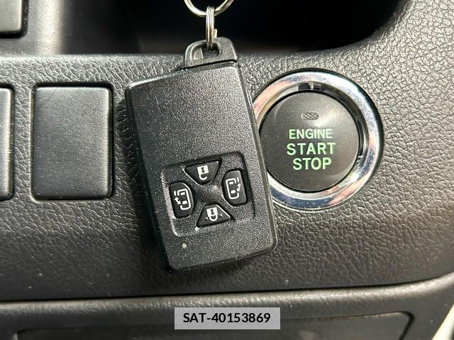 Toyota VOXY 2013-11 7812087-13