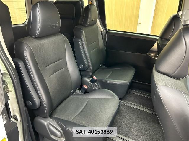 Toyota VOXY 2013-11 7812087-16