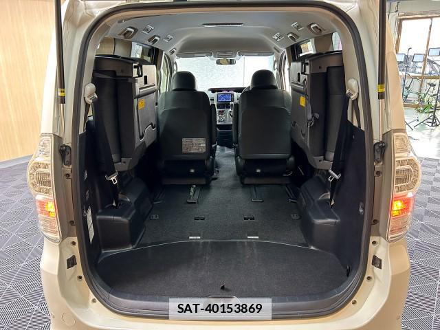 Toyota VOXY 2013-11 7812087-19