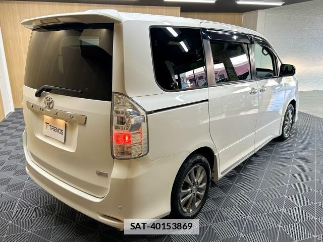 Toyota VOXY 2013-11 7812087-4