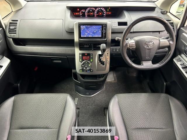 Toyota VOXY 2013-11 7812087-6