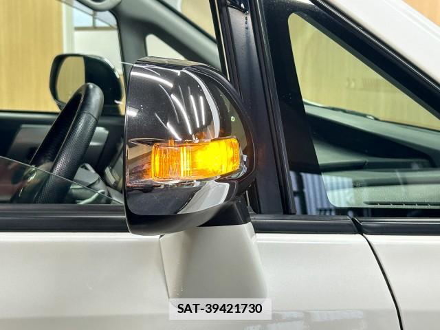 Toyota VOXY 2013-11 7812094-13