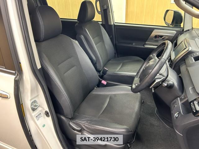 Toyota VOXY 2013-11 7812094-14