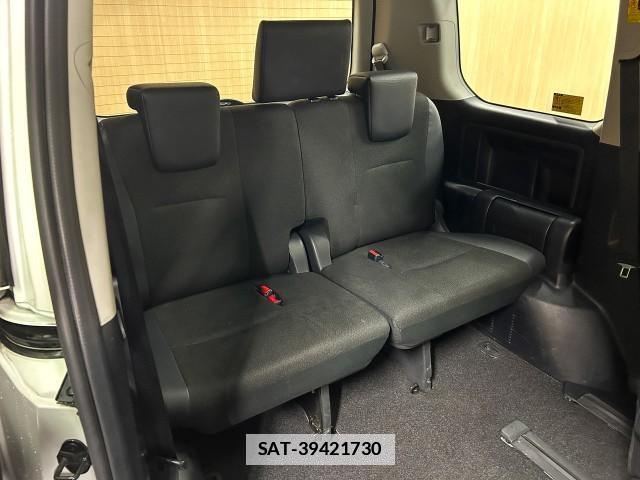 Toyota VOXY 2013-11 7812094-16