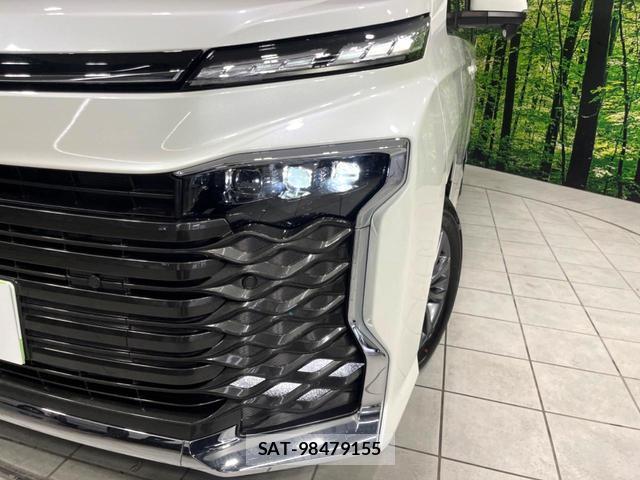 Toyota VOXY 2025-10 7812431-13