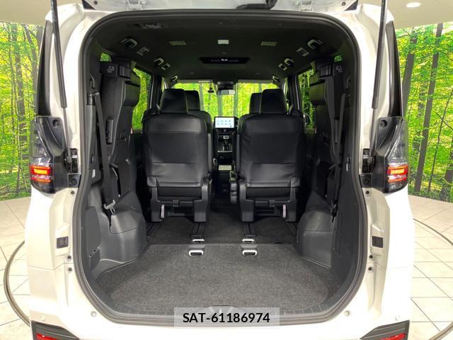 Toyota VOXY 2025-10 7812432-11