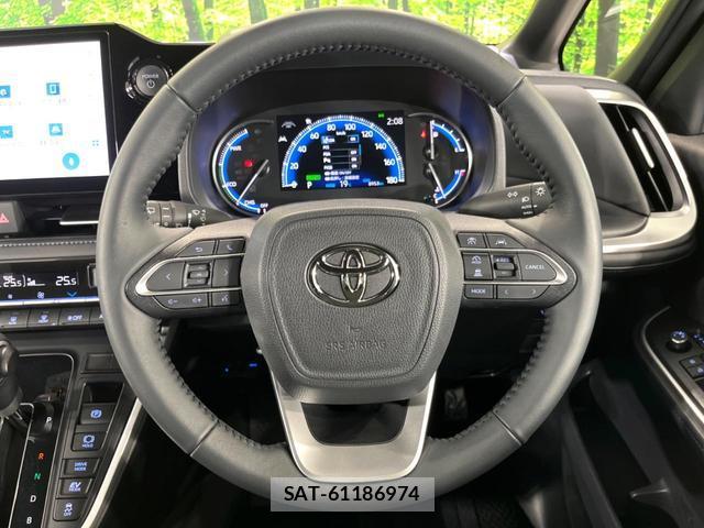 Toyota VOXY 2025-10 7812432-12