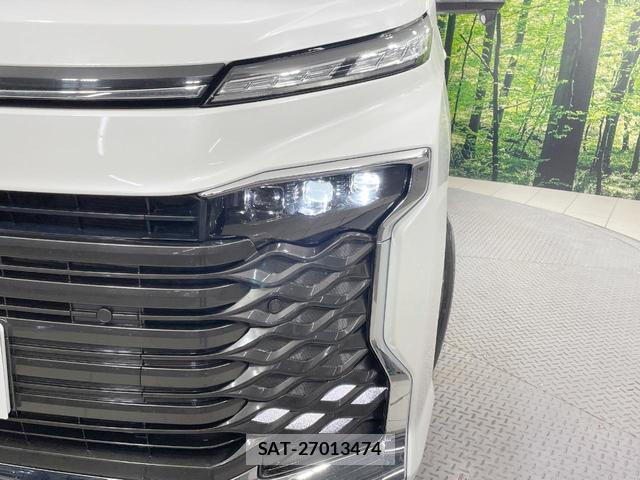 Toyota VOXY 2025-10 7812435-12