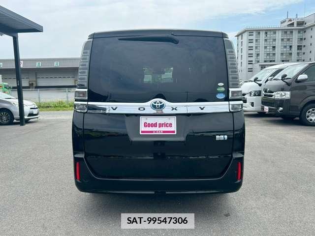 Toyota VOXY 2017-07 7812643-1