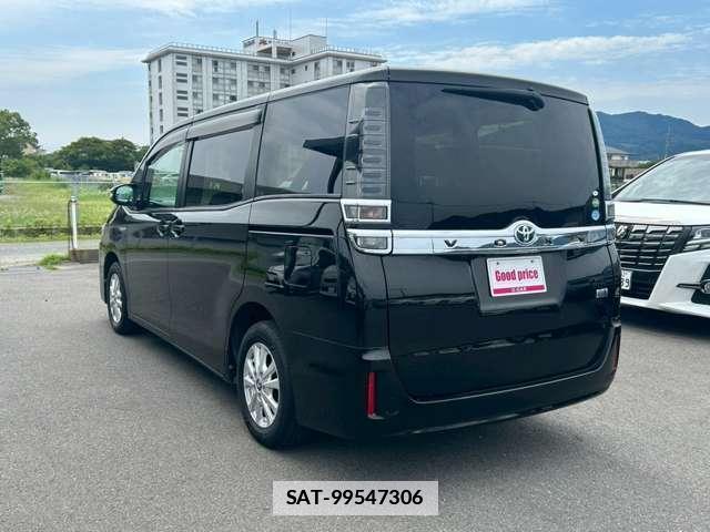 Toyota VOXY 2017-07 7812643-14