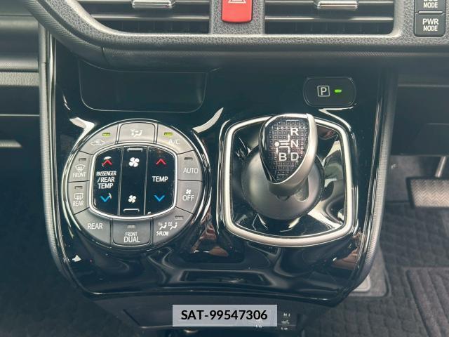 Toyota VOXY 2017-07 7812643-15
