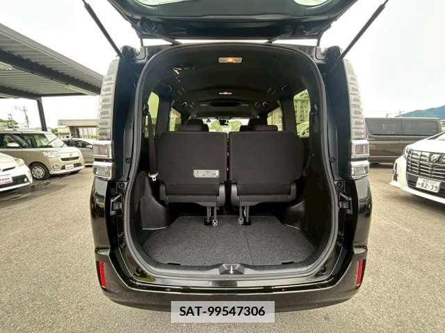Toyota VOXY 2017-07 7812643-18