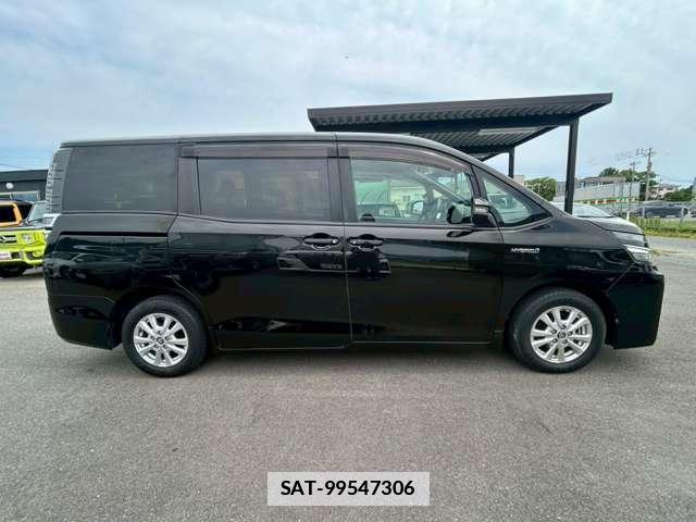 Toyota VOXY 2017-07 7812643-3