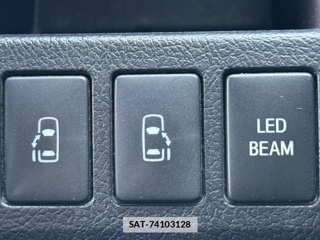 Toyota VOXY 2011-08 7812813-17
