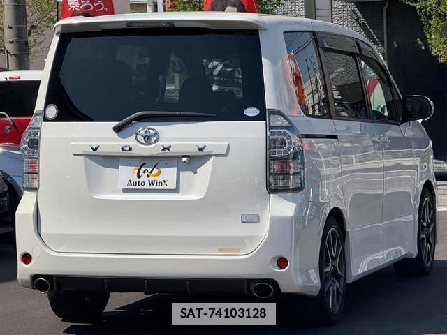 Toyota VOXY 2011-08 7812813-2
