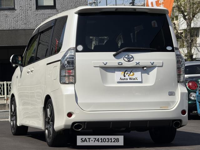Toyota VOXY 2011-08 7812813-3