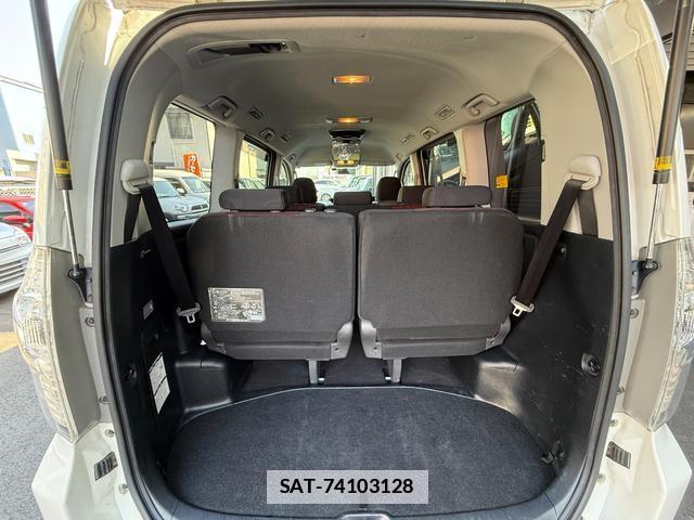 Toyota VOXY 2011-08 7812813-8