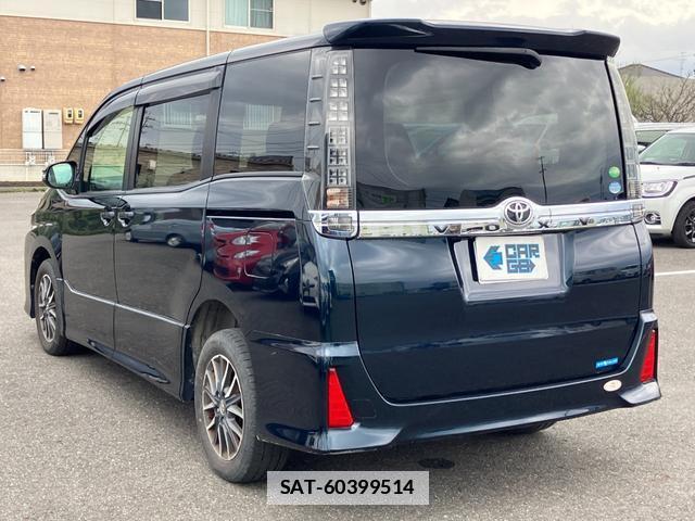 Toyota VOXY 2014-07 7812878-1