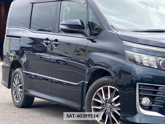 Toyota VOXY 2014-07 7812878-2
