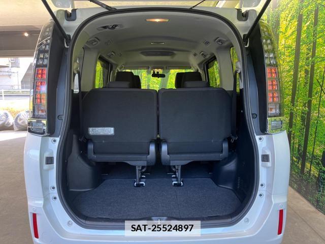 Toyota VOXY 2014-03 7813113-10
