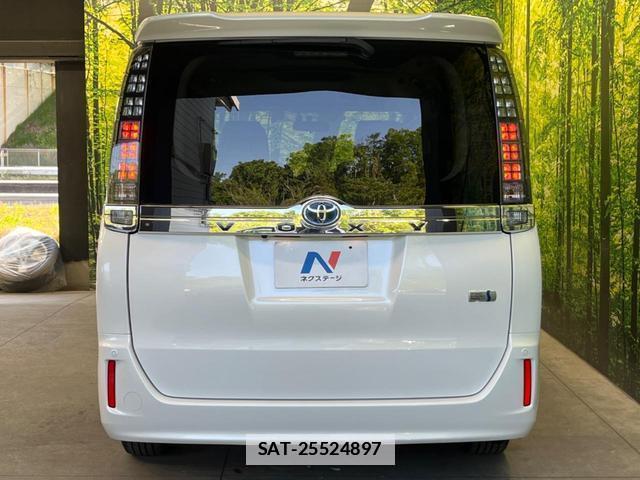 Toyota VOXY 2014-03 7813113-15