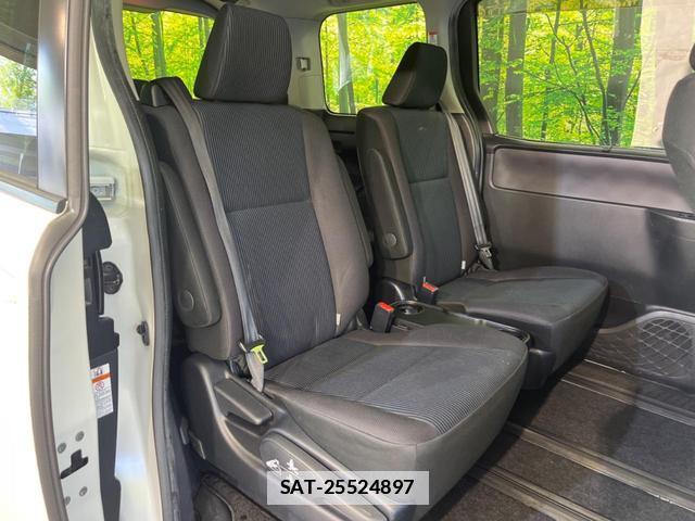 Toyota VOXY 2014-03 7813113-8