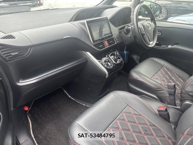 Toyota VOXY 2019-08 7813433-2