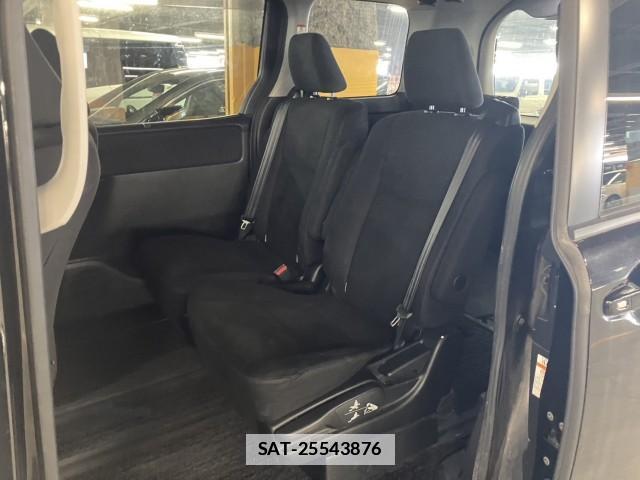 Toyota VOXY 2015-08 7813465-2
