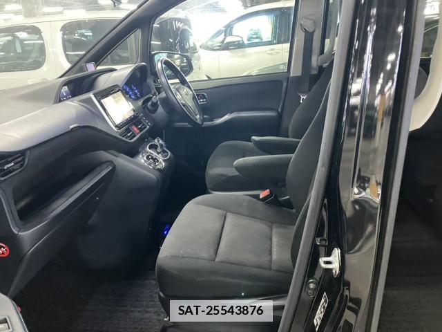 Toyota VOXY 2015-08 7813465-4