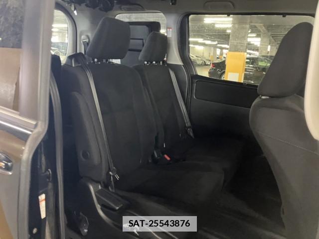 Toyota VOXY 2015-08 7813465-9