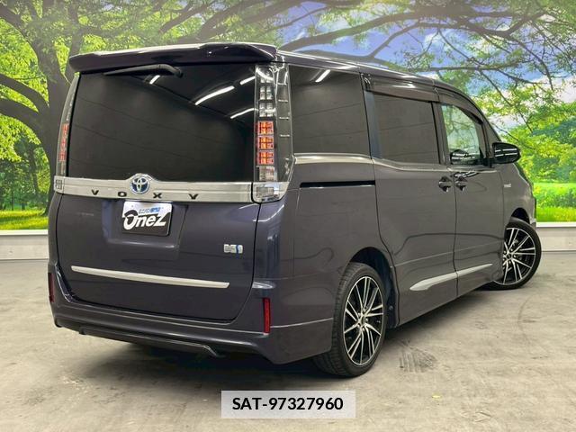 Toyota VOXY 2015-02 7813774-1