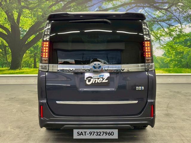 Toyota VOXY 2015-02 7813774-10