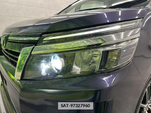 Toyota VOXY 2015-02 7813774-12