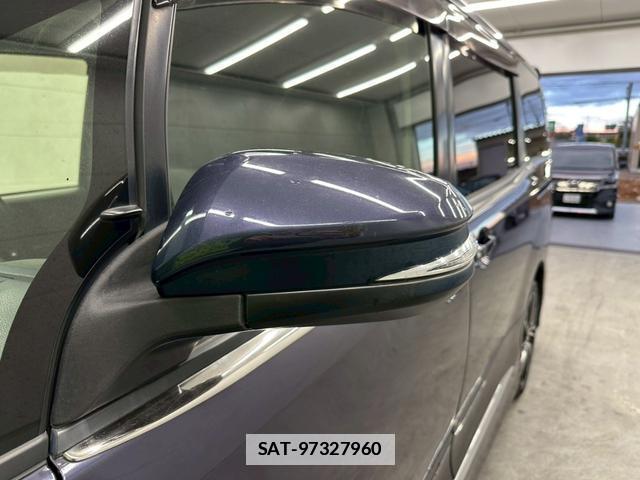 Toyota VOXY 2015-02 7813774-16