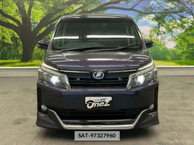 Toyota VOXY 2015-02 7813774-2