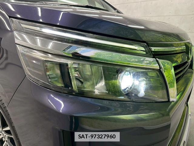 Toyota VOXY 2015-02 7813774-8