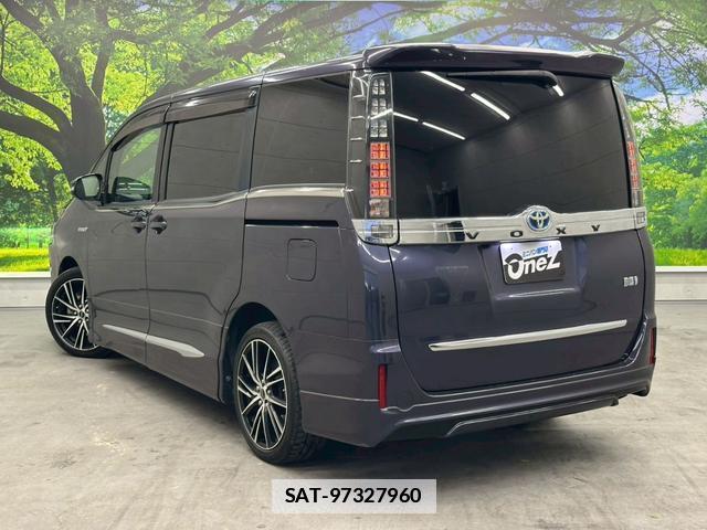 Toyota VOXY 2015-02 7813774-9