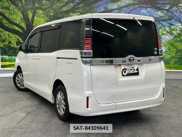 Toyota VOXY 2019-12 7813775-1