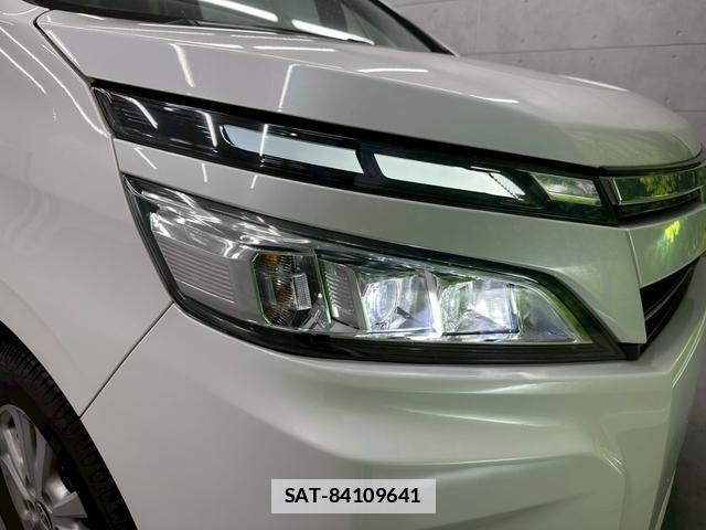 Toyota VOXY 2019-12 7813775-10
